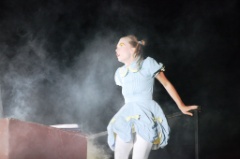 Alice on the Run  023 * 5616 x 3744 * (9.9MB)